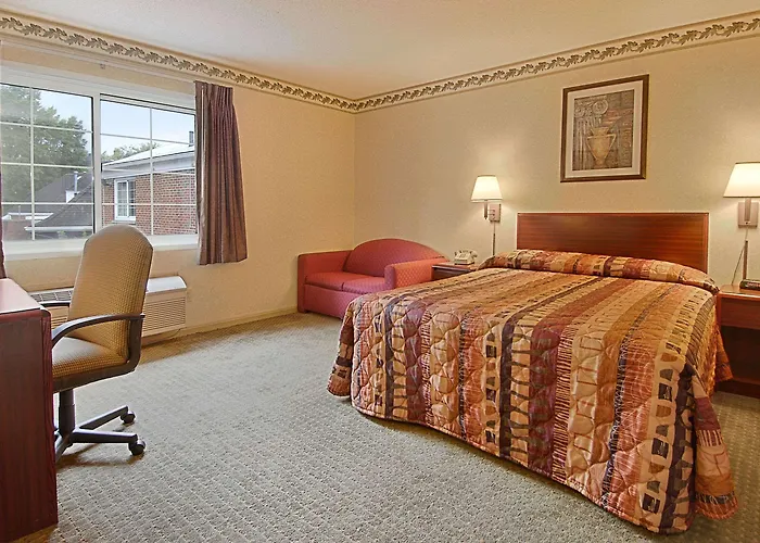 Days Inn By Wyndham Cleveland Lakewood