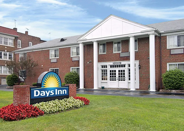 Days Inn By Wyndham Cleveland Lakewood