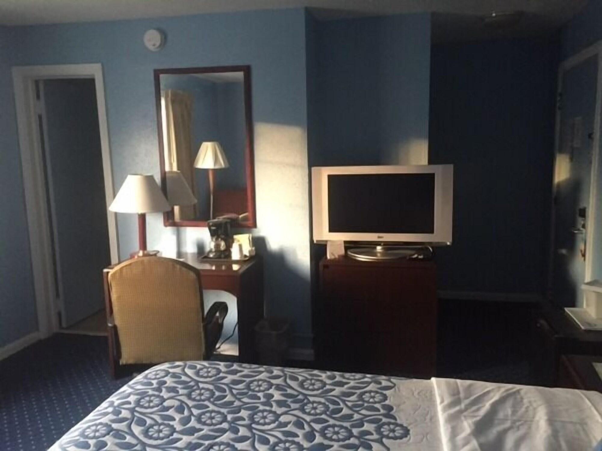 Hotel Days By Wyndham Cleveland Lakewood
